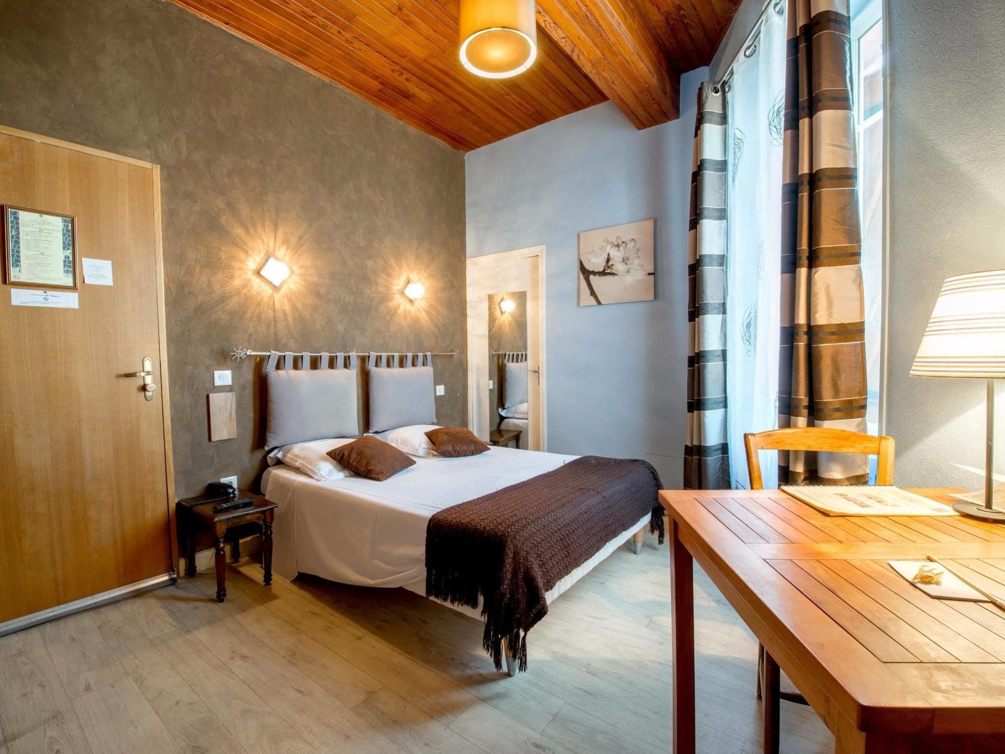 Logis Hotels - Hotel Et Restaurant Les Voyageurs Tournon-dʼAgenais Екстериор снимка