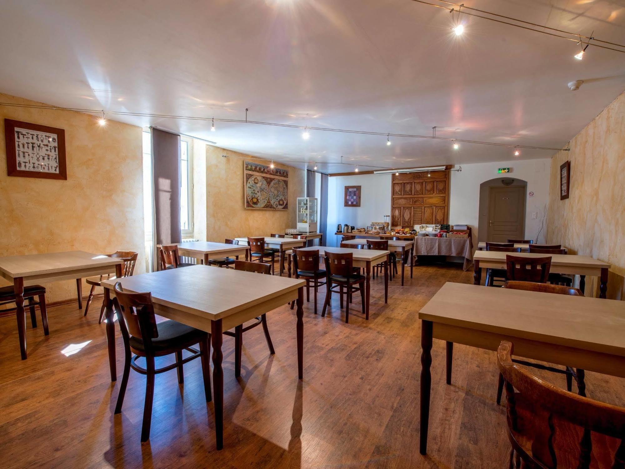 Logis Hotels - Hotel Et Restaurant Les Voyageurs Tournon-dʼAgenais Екстериор снимка