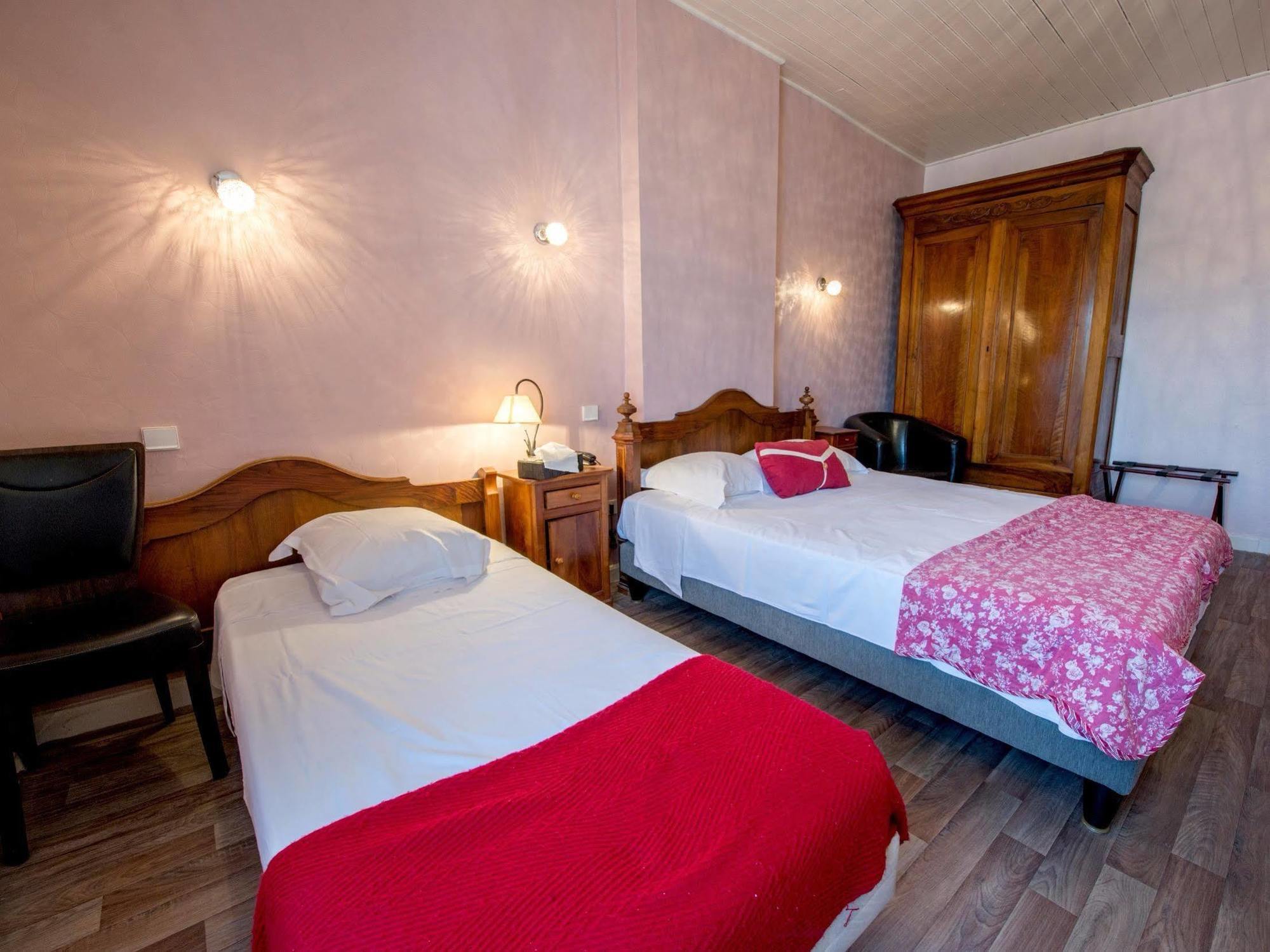 Logis Hotels - Hotel Et Restaurant Les Voyageurs Tournon-dʼAgenais Екстериор снимка